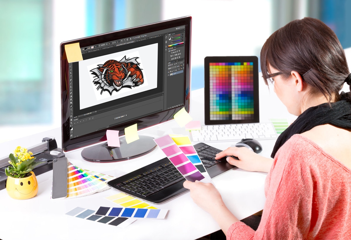 A girl using embroidery machine digitizing software